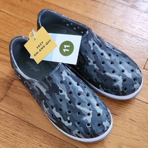 Cat & Jack Camouflage Water Shoes Size 11